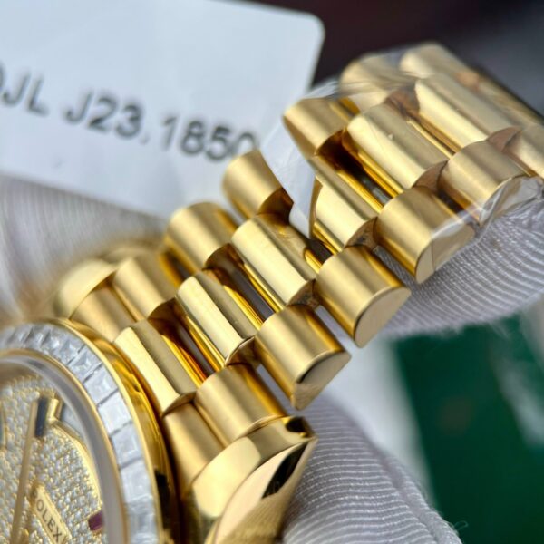 Đồng Hồ Rolex Day-Date Bọc Vàng Đính Moissanite Baguette GM 40mm (10)