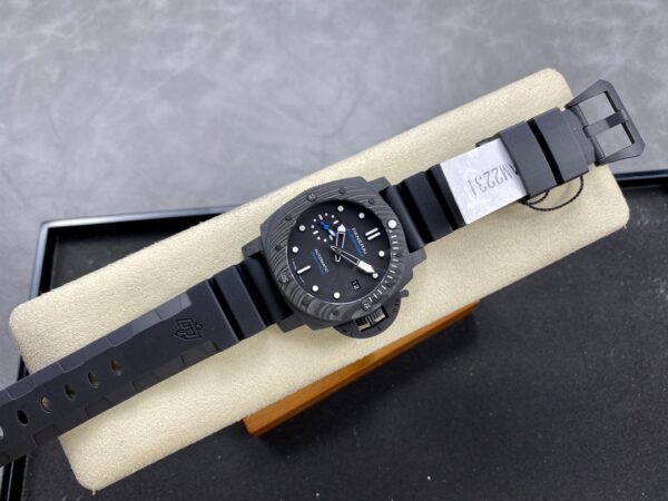 Đồng Hồ Panerai Submersible Carbotech PAM02231 Fake 11 VS Factory 42mm (3)