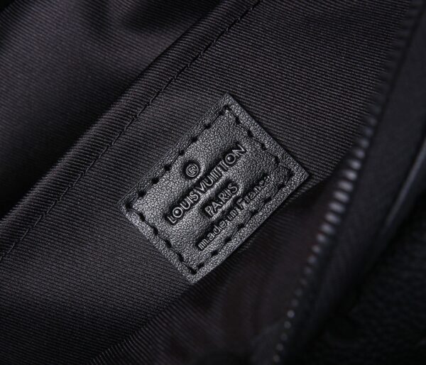 Túi Louis Vuitton LV S Lock Messenger Bag Monogram Siêu Cấp Màu Đen 22x18x8cm (2)
