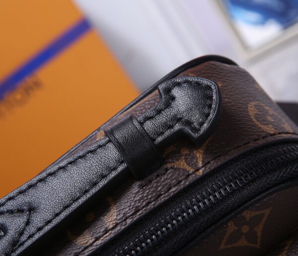 Túi Louis Vuitton LV S Lock Messenger Bag Monogram Siêu Cấp Màu Nâu 22x18x8cm (2)