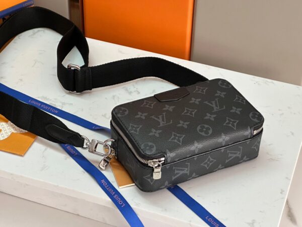 Túi Xách Louis Vuitton LV Alpha Wearable Nam Họa Tiết Monogram Siêu Cấp 18,5x11x6,5cm (2)