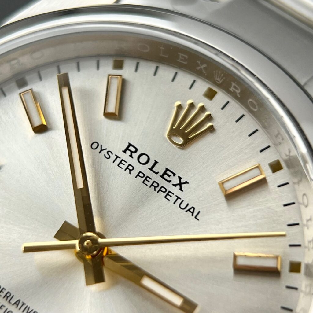 dong-ho-rolex-oyster-perpetual-126000-mat-so-bac-nha-may-clean-36mm (1)