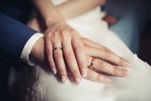 Nhẫn cưới đeo ngón tay nào cho đúng