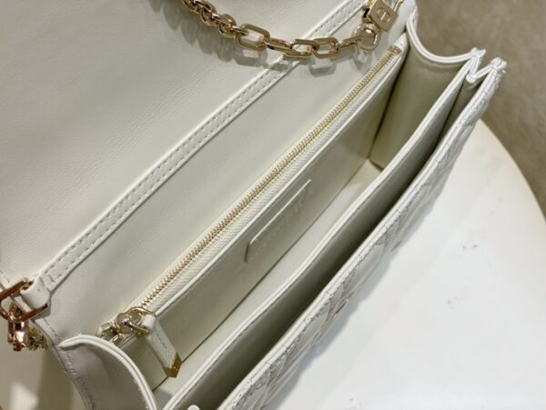 Túi Xách Dior Woc Siêu Cấp Nữ Màu Trắng Khóa Vàng 24x14x7 (2)
