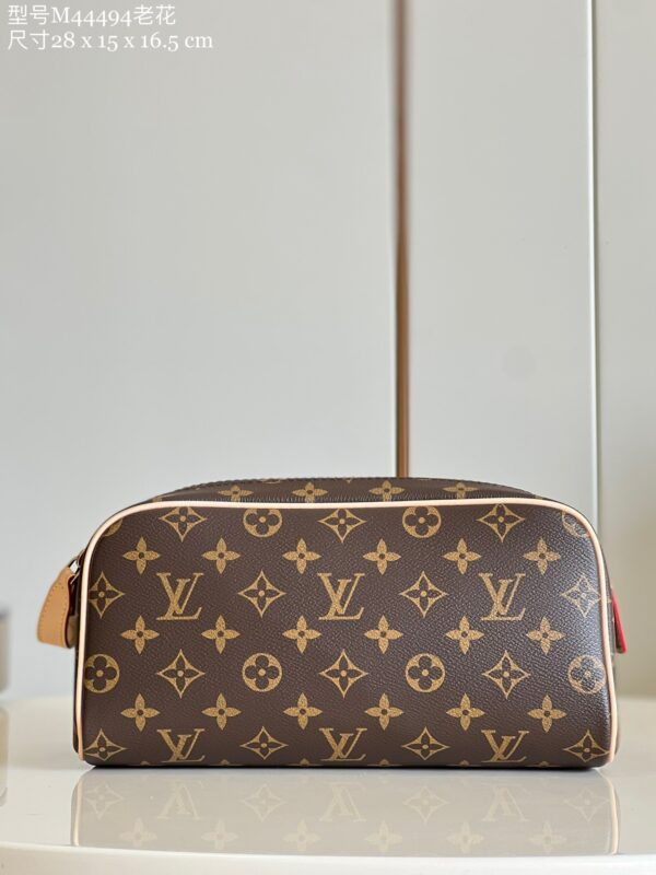 Túi Xách Louis Vuitton LV Dopp Kit Họa Tiết Monogram Màu Nâu Siêu Cấp 28x15cm (2)