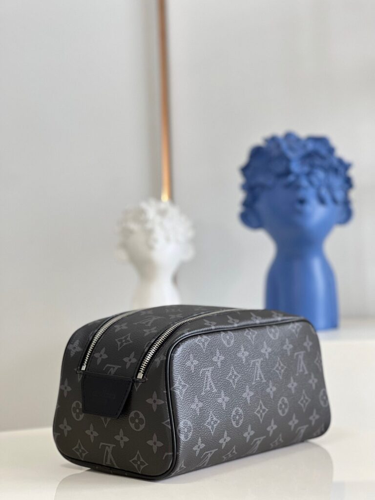 Túi Xách Louis Vuitton LV Dopp Kit Siêu Cấp Họa Tiết Monogram 28x15cm (2)