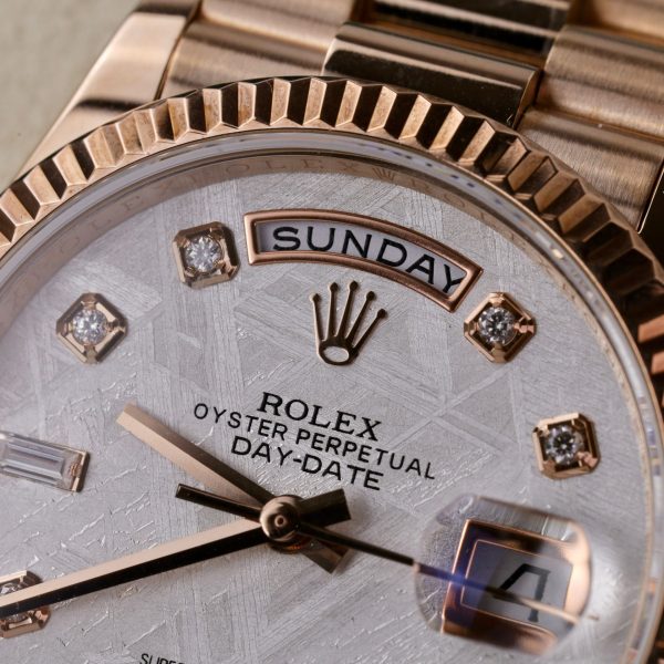 Đồng Hồ Rolex Day-Date 128235 Bọc Vàng Mặt Thiên Thạch Cọc Số Moissanite 36mm (11)