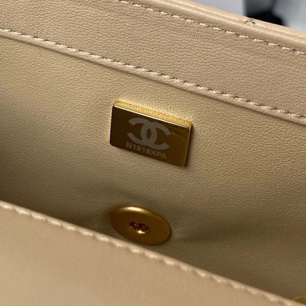 Túi Xách Chanel Charm Siêu Cấp Nữ Màu Be Khoá Vàng Size 20cm (2)