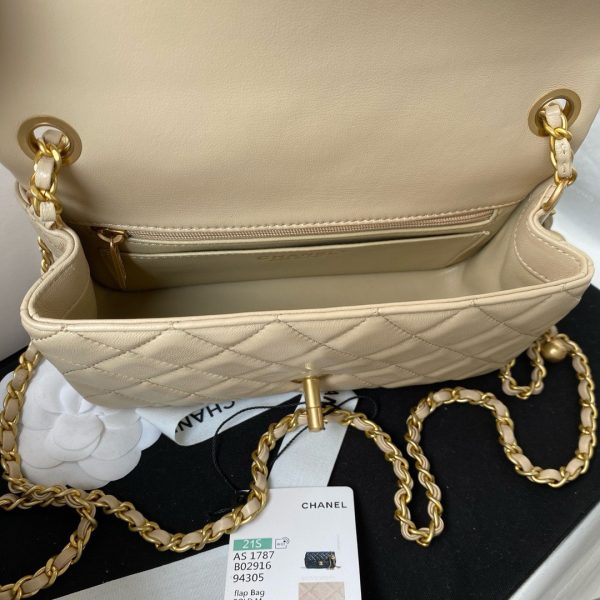 Túi Xách Chanel Charm Siêu Cấp Nữ Màu Be Khoá Vàng Size 20cm (2)
