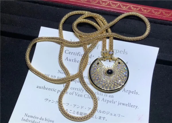 Vòng Cổ Nữ Cartier Amulette Chế Tác Kim Cương Vàng 18K (2)