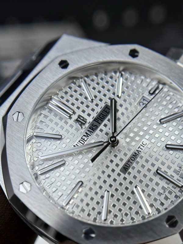 Đồng Hồ Audemars Piguet Royal Oak 15400ST Rep 1:1 Mặt Trắng APS