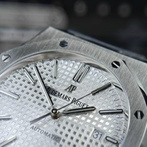 Đồng Hồ Audemars Piguet Royal Oak 15400ST Rep 1:1 Mặt Trắng APS