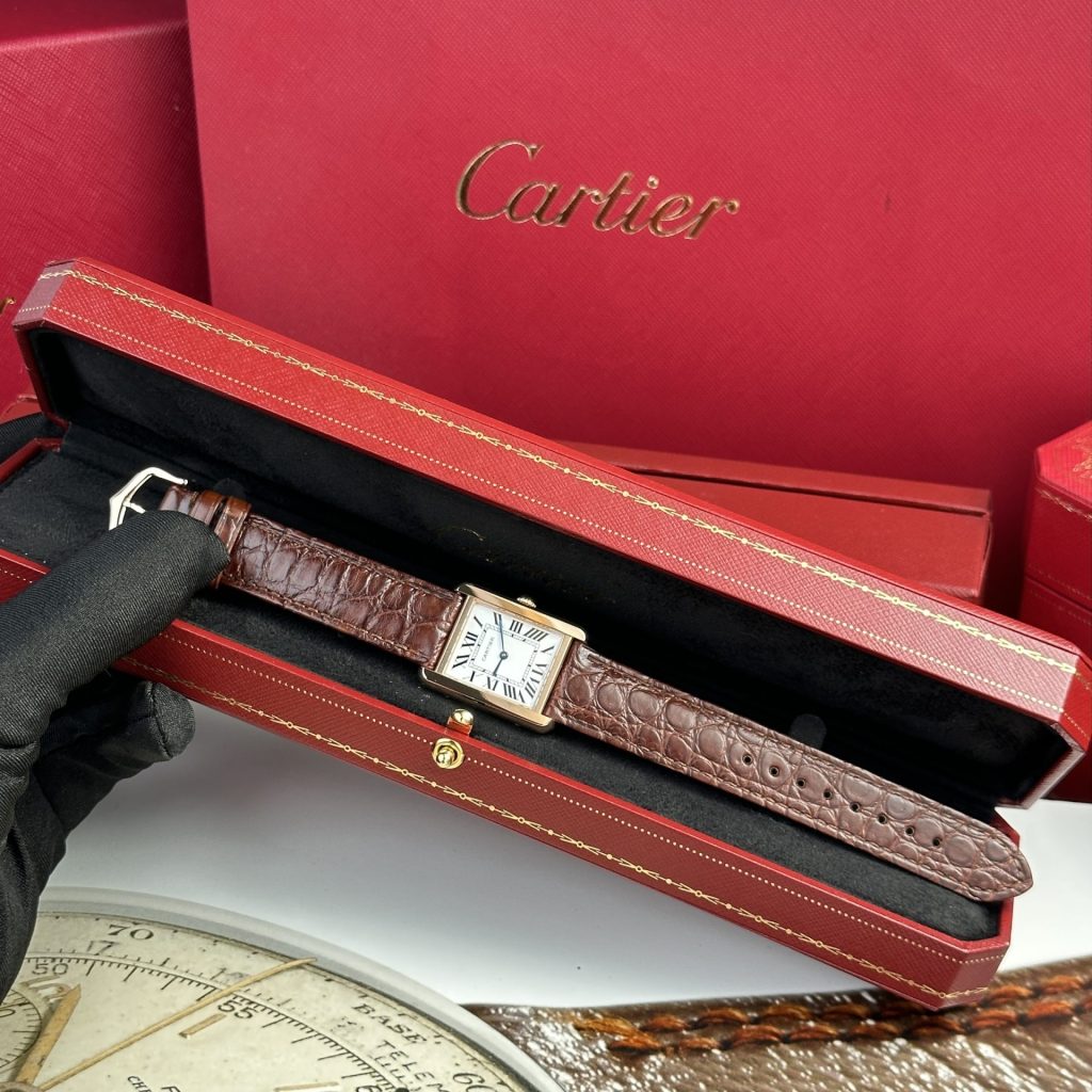 Đồng Hồ Cartier Tank Solo Chế Tác Máy Pin Dây Da Màu Nâu (1)