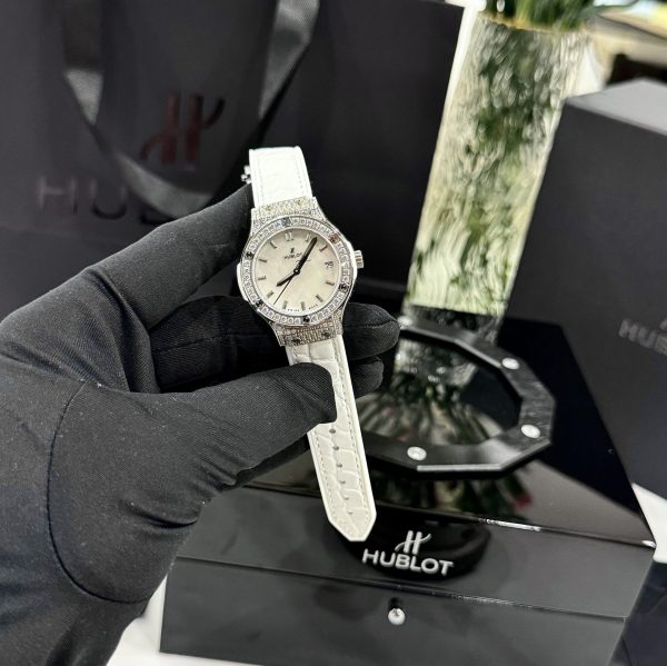 Đồng Hồ Hublot Classic Fusion Replica 11 Nữ Mặt Khảm Xà Cừ Màu Trắng 33mm (2)