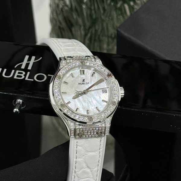 Đồng Hồ Hublot Classic Fusion Replica 11 Nữ Mặt Khảm Xà Cừ Màu Trắng 33mm (2)