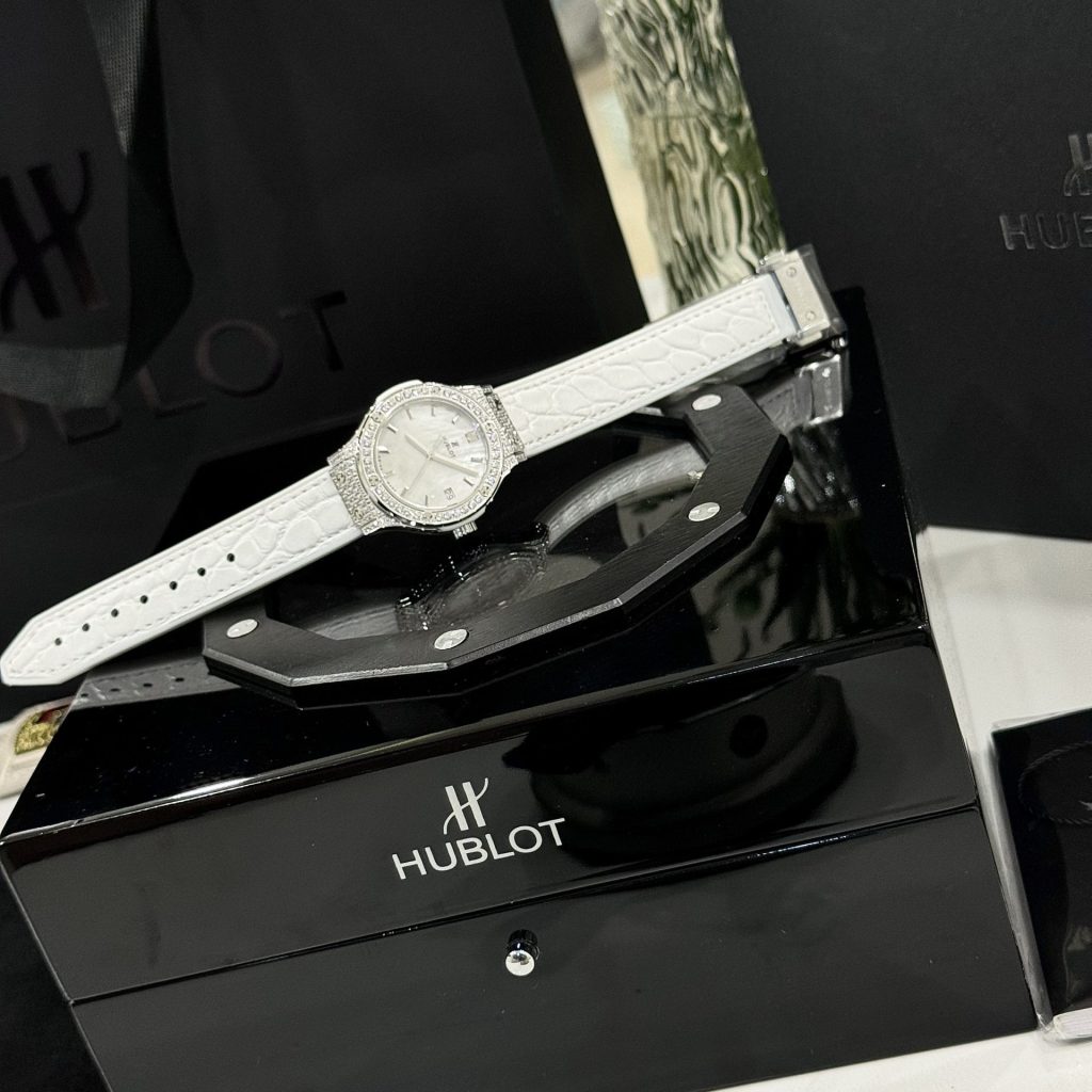 Đồng Hồ Hublot Classic Fusion Replica 11 Nữ Mặt Khảm Xà Cừ Màu Trắng 33mm (2)