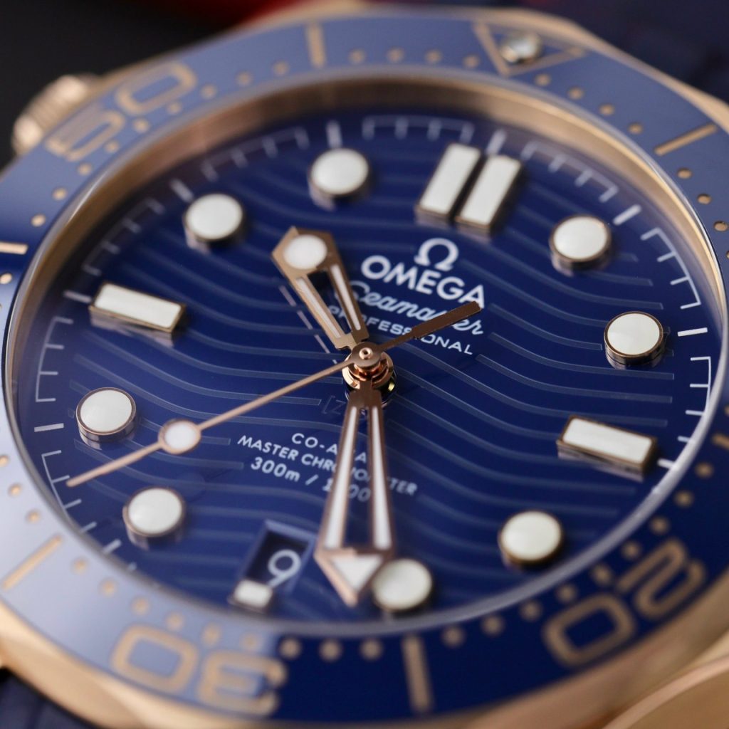 Đồng Hồ Omega Rep 11 Seamaster Diver 300M Vỏ Vàng Hồng Mặt Xanh Blue 42mm (2)