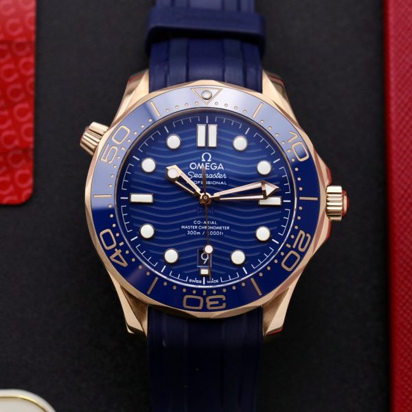 Đồng Hồ Omega Rep 11 Seamaster Diver 300M Vỏ Vàng Hồng Mặt Xanh Blue 42mm (2)