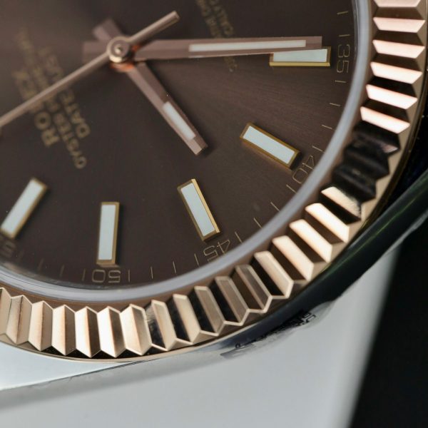 Đồng Hồ Rolex Datejust 126331 Replica Mặt Chocolate Cọc Dạ Quang Clean (2)