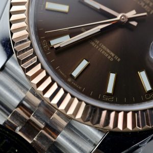 Đồng Hồ Rolex Datejust 126331 Replica Mặt Chocolate Cọc Dạ Quang Clean (2)