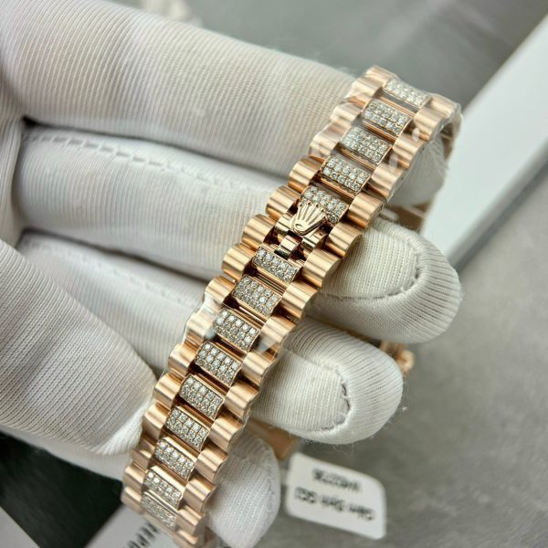 Đồng Hồ Rolex Nữ Chế Tác Bọc Vàng Hồng 18K Độ Kim Cương Moissanite 31mm (1)