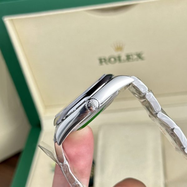 Đồng Hồ Rolex Oyster Perpetual 126000 Mặt Xanh Ngọc Lam Họa Tiết Celebration 36mm (13)