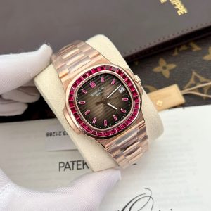 Đồng Hồ Patek Philippe Nautilus 5723 Bọc Vàng 18K Đá Ruby Đỏ