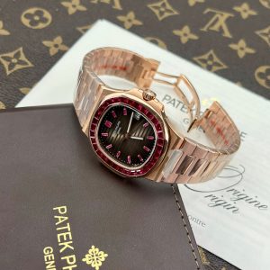 Đồng Hồ Patek Philippe Nautilus 5723 Bọc Vàng 18K Đá Ruby Đỏ