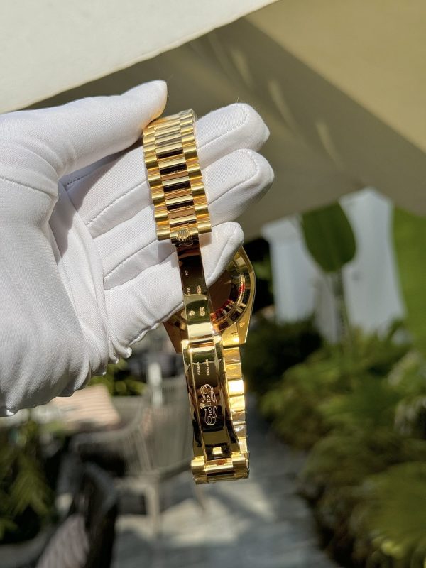 Đồng Hồ Rolex Day-Date Bọc Vàng Thật Mặt Khảm Trai Cọc Số Moissanite GMF 40mm (6)