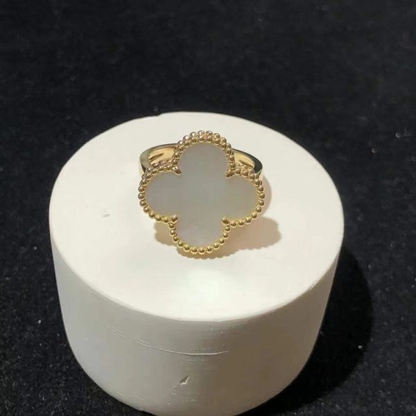 Nhẫn Van Cleef & Arpels Vintage Alhambra Khảm Xà Cừ Chế Tác Vàng 18K (2)