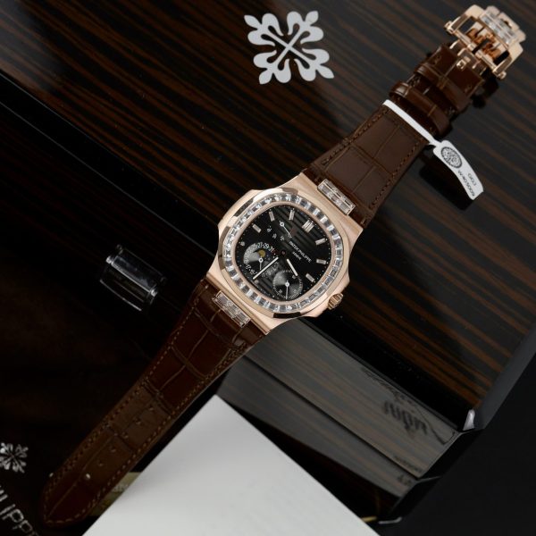 Đồng Hồ Patek Philippe Bọc Vàng Đính Đá Nautilus 5724R Màu Nâu 40mm (2)