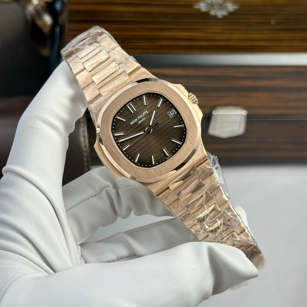 Đồng Hồ Patek Philippe Nautilus 5711 Bọc Vàng Tinh Chỉnh Thân Vỏ + Mặt Số + Máy Móc 40mm (1)