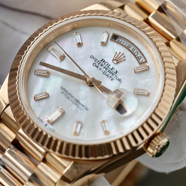 Đồng Hồ Rolex Day-Date Chế Tác Bọc Vàng Mặt Khảm Trai Cọc Số Moissanite GMF 40mm (2)