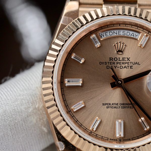 Đồng Hồ Rolex Day-Date QF Factory Mặt Sunburt Cọc Số Đá