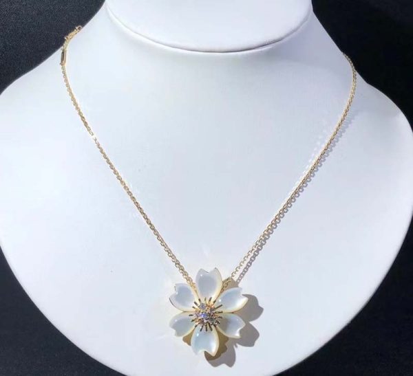 Vòng Cổ Van Cleef & Arpels Rose De Noel Chế Tác Đá Quý Kim Cương Tự Nhiên Vàng 18K (2)