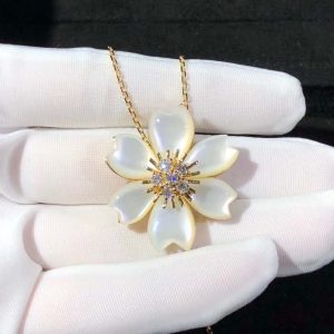 Vòng Cổ Van Cleef & Arpels Rose De Noel Chế Tác Đá Quý Kim Cương Tự Nhiên Vàng 18K (2)