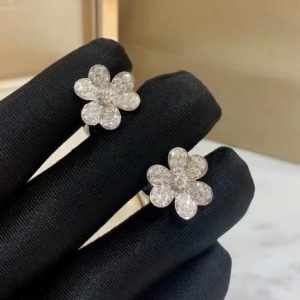 Bông Tai Van Cleef & Arpels Frivole Chế Tác Kim Cương Thiên Nhiên Vàng Trắng 18K (2)