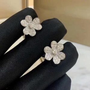 Bông Tai Van Cleef & Arpels Frivole Chế Tác Kim Cương Thiên Nhiên Vàng Trắng 18K (2)