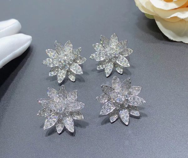 Bông Tai Van Cleef & Arpels Mặt Bông Hoa Sen Chế Tác Kim Cương Vàng Trắng 18K (2)