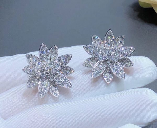 Bông Tai Van Cleef & Arpels Mặt Bông Hoa Sen Chế Tác Kim Cương Vàng Trắng 18K (2)