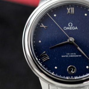 Đồng Hồ Omega Nữ Dây Kim Loại Mặt Xanh Chải Xước Replica 11 34mm (2)