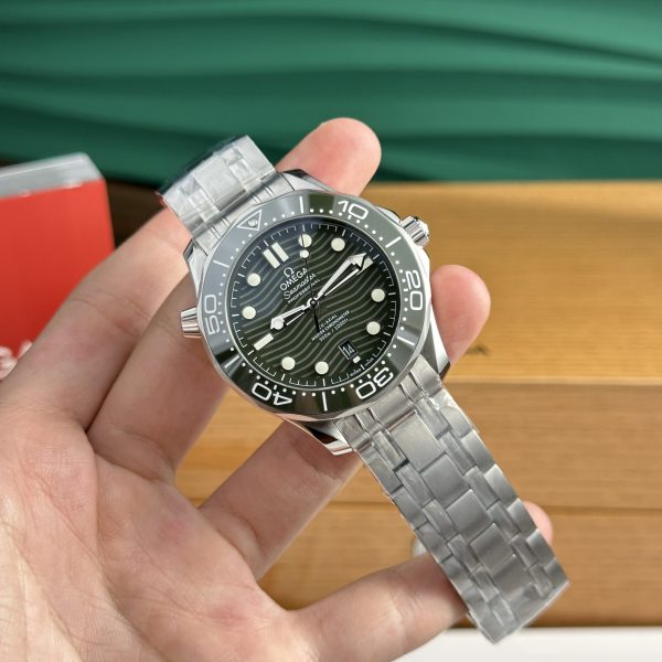 Đồng Hồ Omega Seamaster Diver 300M Master Chronometer Green Replica 11 (5)