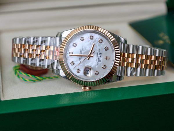 Đồng Hồ Rolex Bọc Vàng Mặt Khảm Trai Trắng Cọc Số Moissanite GMF 41mm (2)