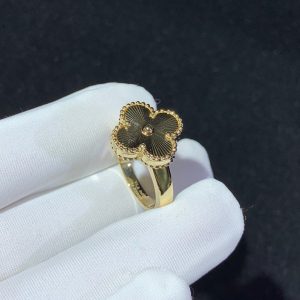 Nhẫn Van Cleef & Arpels Magic Alhambra Chế Tác Vàng 18K (2)