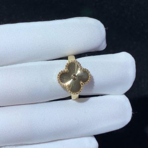 Nhẫn Van Cleef & Arpels Magic Alhambra Chế Tác Vàng 18K (2)