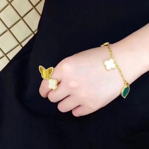 Vòng Tay Van Cleef & Arpels Lucky Alhambra Chế Tác Đá Quý Xà Cừ Vàng 18K (2)