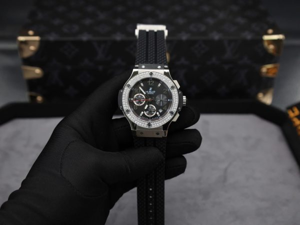 Đồng Hồ Hublot Big Bang Chronograph Replica 11 Đính Kim Cương Moissanite Màu Đen 44mm (2)