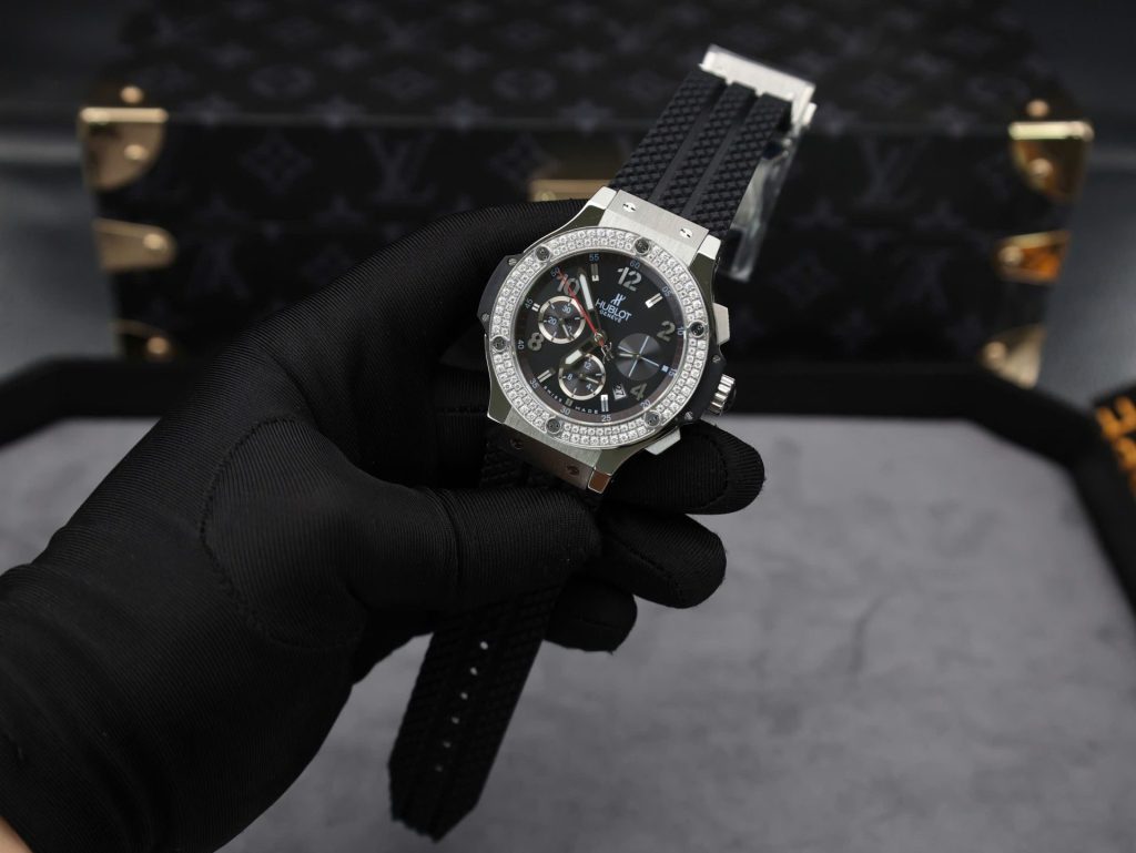 Đồng Hồ Hublot Big Bang Chronograph Replica 11 Đính Kim Cương Moissanite Màu Đen 44mm (2)