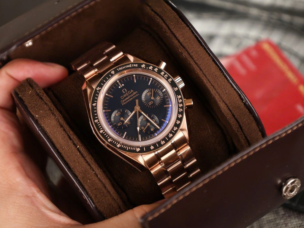 Đồng Hồ Omega Speedmaster Moonwatch Rose Gold Replica 11 Mặt Đen 42mm (2)