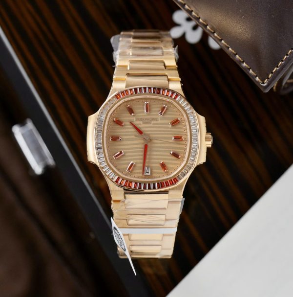 Đồng Hồ Patek Philippe Nautilus 7118-1300R Chế Tác Bọc Vàng Thật 35 (2)